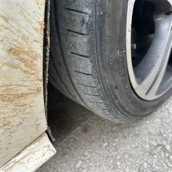 Ayıplı Lastik: Kısa Sürede Yağmurlu Havada Performans Kaybı Ve Güvenlik Riski