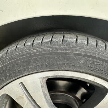 Ayıplı Lastik: Kısa Sürede Yağmurlu Havada Performans Kaybı Ve Güvenlik Riski