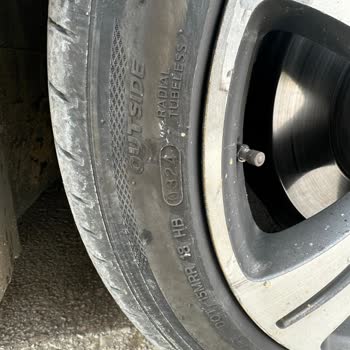 Ayıplı Lastik: Kısa Sürede Yağmurlu Havada Performans Kaybı Ve Güvenlik Riski