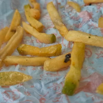 Popeyes Patatesleri Yeşil Ve Zehirli, Mide Bulantısı Ve Kusma Yaşadım