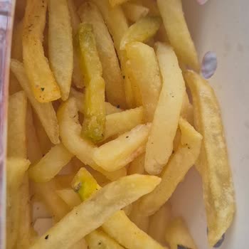 Popeyes Patatesleri Yeşil Ve Zehirli, Mide Bulantısı Ve Kusma Yaşadım