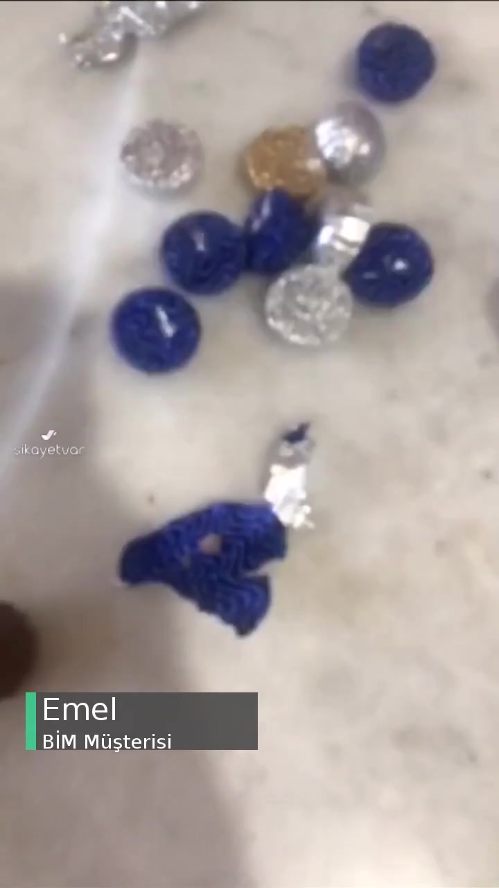 BİM'den Aldığım Wolf Marka Bayram Çikolatasından Yabancı Madde Çıktı videonun kapak resmi