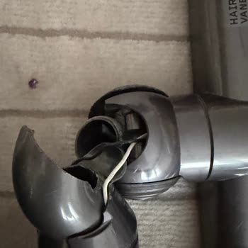 Dyson V8 El Süpürge Başlığı Aniden Kırıldı Ve Garanti Dışı Kalite Sorunu