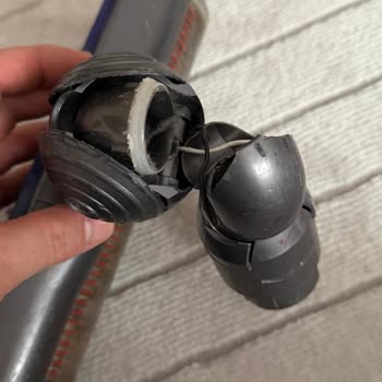 Dyson V8 El Süpürge Başlığı Aniden Kırıldı Ve Garanti Dışı Kalite Sorunu