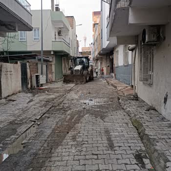 Dicle Elektrik'in Plansız Kazı Çalışmaları Mahallede Güvenliğe Tehdit Oluşturuyor