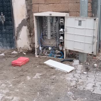 Dicle Elektrik'in Plansız Kazı Çalışmaları Mahallede Güvenliğe Tehdit Oluşturuyor