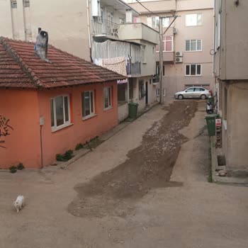 Yenikaraman Mahallesi 18. Dere Sokakta Asfalt Bozuldu, Yetki Karmaşası Ve Acil Tamirat Gerekiyor