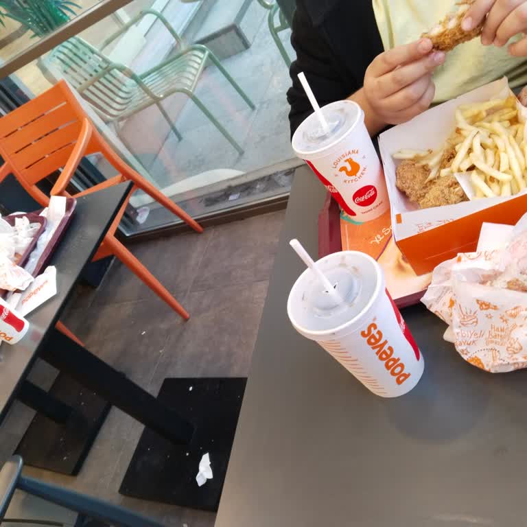 Popeyes Bağcılar Meydan Şubesinde Hijyen İhlali Ve Temizlik Sorunu