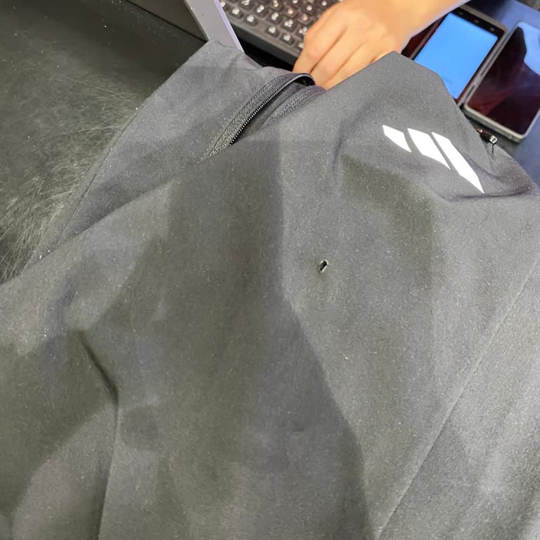 Sporjinal'den Aldığım Adidas Eşofmanda Kısa Sürede Delik