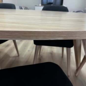 Kusurlu Sandalye Ve Masanın Yeni Ürünle Değiştirilmesi Talebi