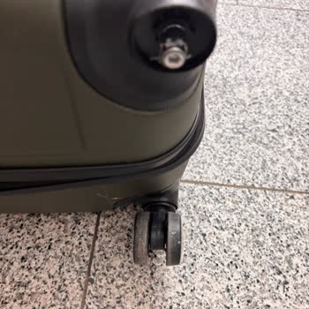 Bavul Tekerleği Kırıldı, Sunexpress Yetkili Bulunamadı