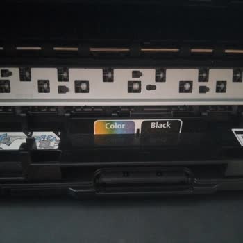 Dolap Üzerinden Satın Alınan Yazıcı Kartuşsuz Geldi: Eksik Kartuşun Gönderilmesi İstemi