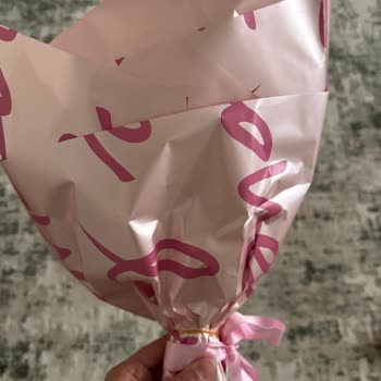 Özensiz Paketleme Nedeniyle Kelebekli Ledli Çiçek Hasar Aldı