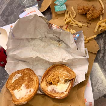 Popeyes’te Maxi XL Menüde Et Eksikliği Ve İade Talebi