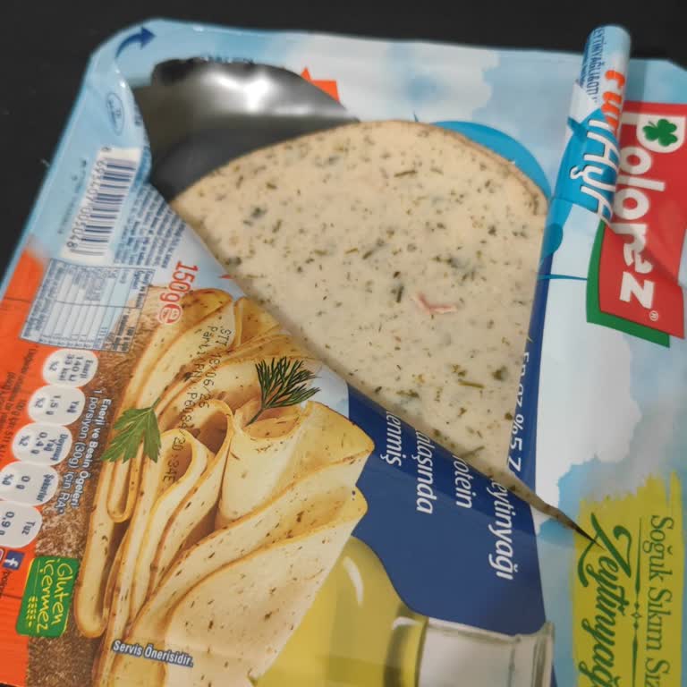 Polonez Fümede Kemik Parçası Nedeniyle Diş Hasarı