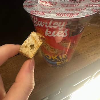Persan Unlu Mamüller Selanik Gevreğinden Kıl Çıktı