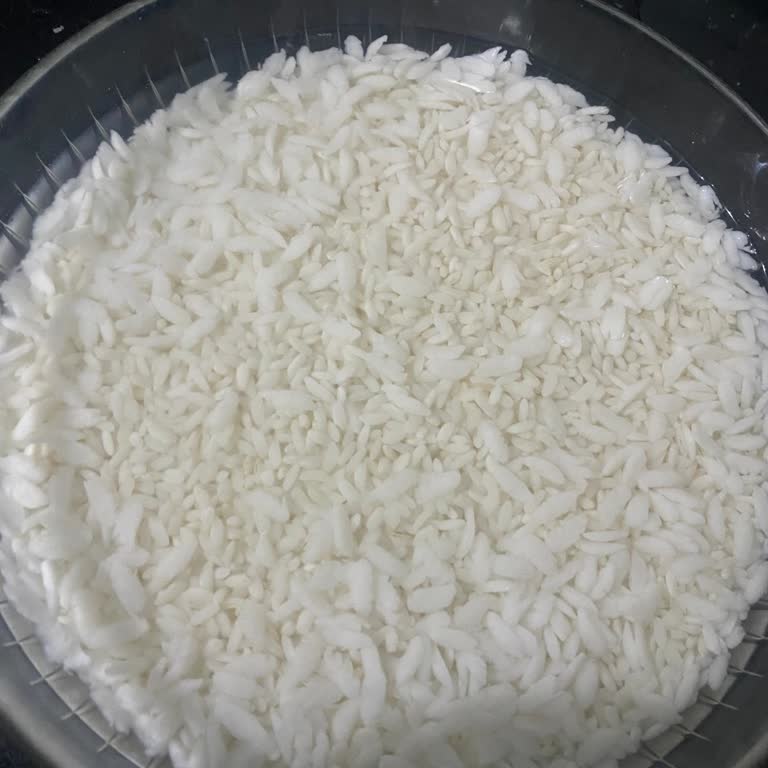 Yayla Gıda Pişirme Öncesi Islattığımda, Pirinçlerin Kabardığını Fark Ettim