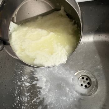 Mis Markasının Yarım Yağlı Sütünde Ani Pütürleşme Ve Çocuk Sağlığı Riski