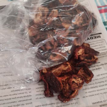 Kervan İsot Sarayı Baharatlar Nemden Birbirine Yapışmış