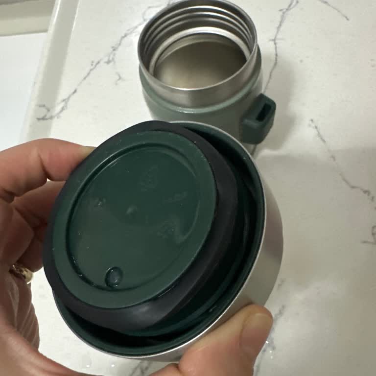 Stanley Termosunda Koku Ve Yaşam Boyu Garanti Reddi