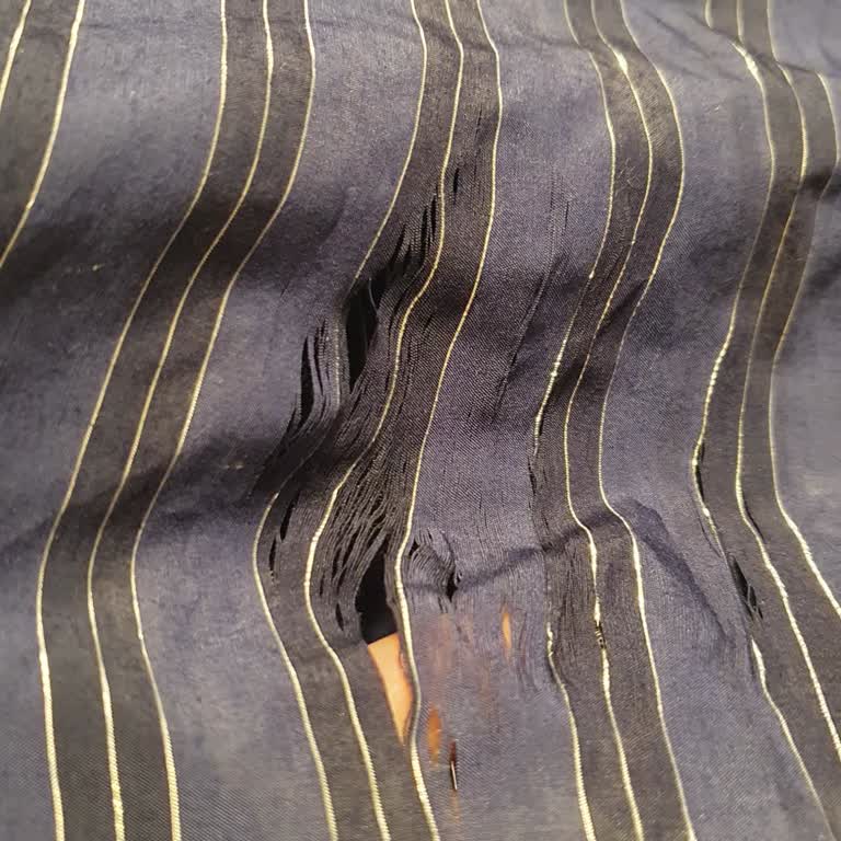 Kumaş Kalitesizliği Nedeniyle Yanmış Bluz Ve Reddedilen İade Talebi