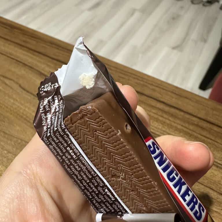 Snickers Çikolatasında Yabancı Madde Bulunması Gıda Güvenliği Endişesi