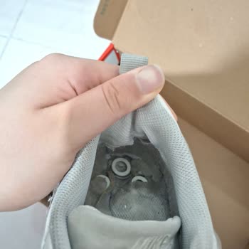 Garanti Kapsamındaki Nike Ayakkabım 8 Ayda Yırtıldı, Değişim Talebi