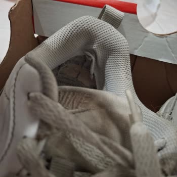 Garanti Kapsamındaki Nike Ayakkabım 8 Ayda Yırtıldı, Değişim Talebi