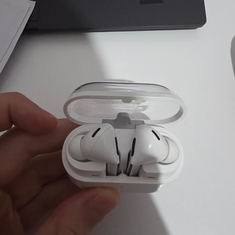 Samsung Buds 3 Pro Kulaklıkta Çatlak Ve Garanti Değişim Talebi