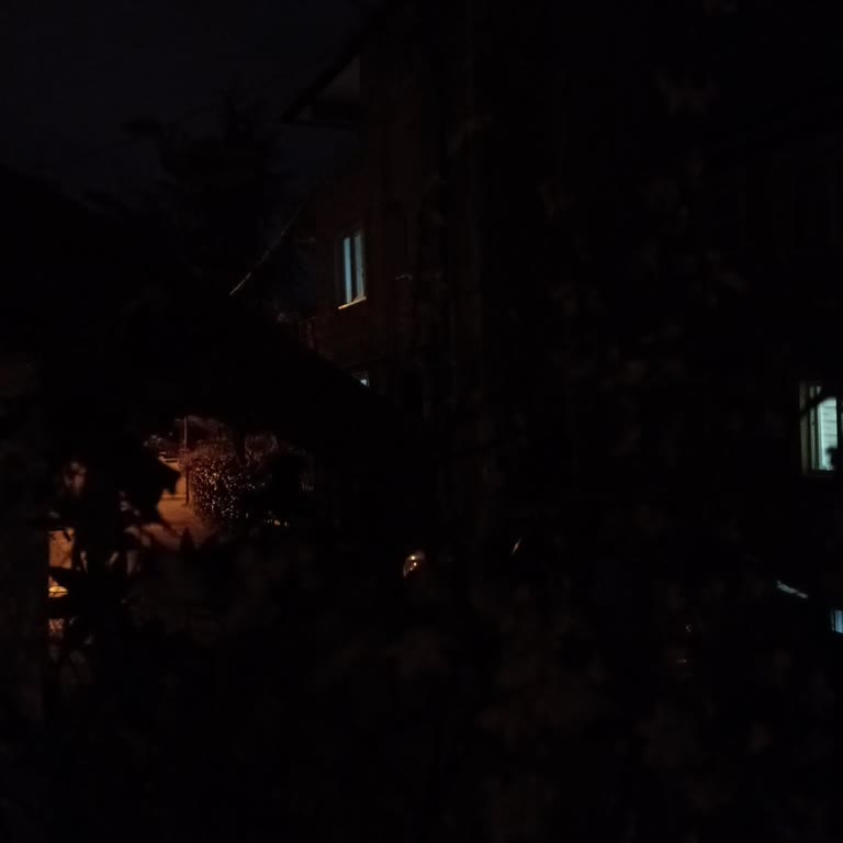 Üsküdar Sokak Lambası Arızası Çocuk Güvenliğini Tehdit Ediyor