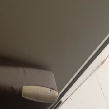 Kadın Doğum Servisindeki Refakatçi Koltukları Kirli, Yırtık Ve Kullanılamaz