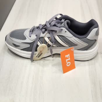 FLO Ayakkabı Etiket Fiyatına Uymayan Kasadaki Ücret Ve Kırıcı Personel Davranışı