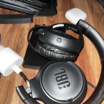 JBL 570BT Kulaklık Şarj Edilemiyor, Yardım Bekliyorum