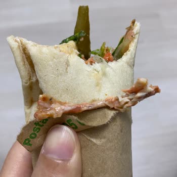 Emsi Döner Dürüm İçinden Kemik Çıkması