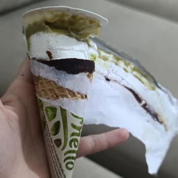 Cornetto Disc Double Antep Fıstıklı Dondurmanın Yarım Eksik Çıkması