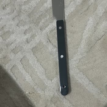 Karaca Züccaciye Yemek Bıçağının Sapında Bulunması Gereken Metal Parçanın Eksik Olması