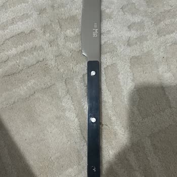 Karaca Züccaciye Yemek Bıçağının Sapında Bulunması Gereken Metal Parçanın Eksik Olması