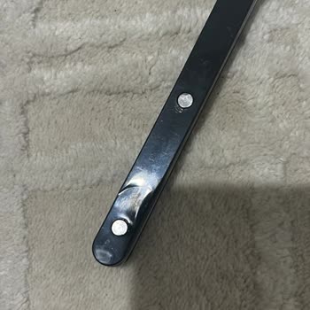 Karaca Züccaciye Yemek Bıçağının Sapında Bulunması Gereken Metal Parçanın Eksik Olması