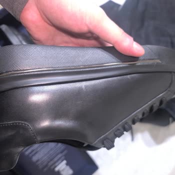 Derimod'dan Gelen Ayakkabının Çizik Ve Kullanılmış Olması Nedeniyle İade Ve İndirim Talebi