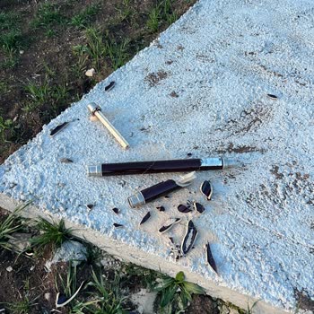 SEDAŞ Elektrik Direklerinde Bırakılan Atıklar Tarım Arazisini Kirletiyor