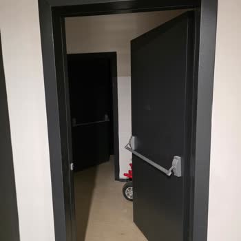 Gamador Sitesi'nde Yangın Kapıları Güvenlik Açığı Nedeniyle Acil Müdahale Gerekiyor