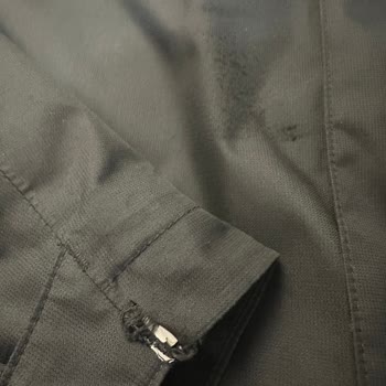 The North Face Evolve 2 Jacket Wears Out Quickly After Limited Use