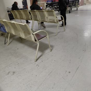 Aydın Hastanesinde Kardiyoloji Bekleme Salonunda Hijyen İhmalı