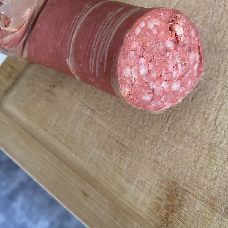 Kangal Sucuğunda Beyaz Sert Parçalar Çıktı, Çocuk Sağlığı Tehlikede