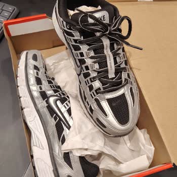 Nike P8000 Spor Ayakkabısının Alt Tabanı Bir Ayda Açıldı, Mağaza Çözüm Sunmadı