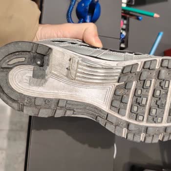 Nike P8000 Spor Ayakkabısının Alt Tabanı Bir Ayda Açıldı, Mağaza Çözüm Sunmadı