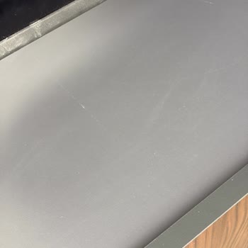 TV Sehpasındaki Çizikler Ve Yapıştırma Hatası İçin Servis Dönüşü Yok