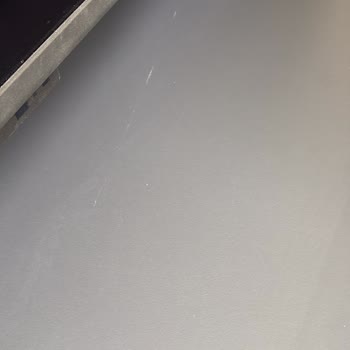 TV Sehpasındaki Çizikler Ve Yapıştırma Hatası İçin Servis Dönüşü Yok