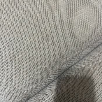 Kelebek Mobilya Kısa Süre İçinde Kumaşta İp Çekmeleri Ve Atmalar