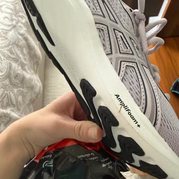 Rengi Yanlış Ve Kirli Gelen Ayakkabı İçin Telafi İstiyorum